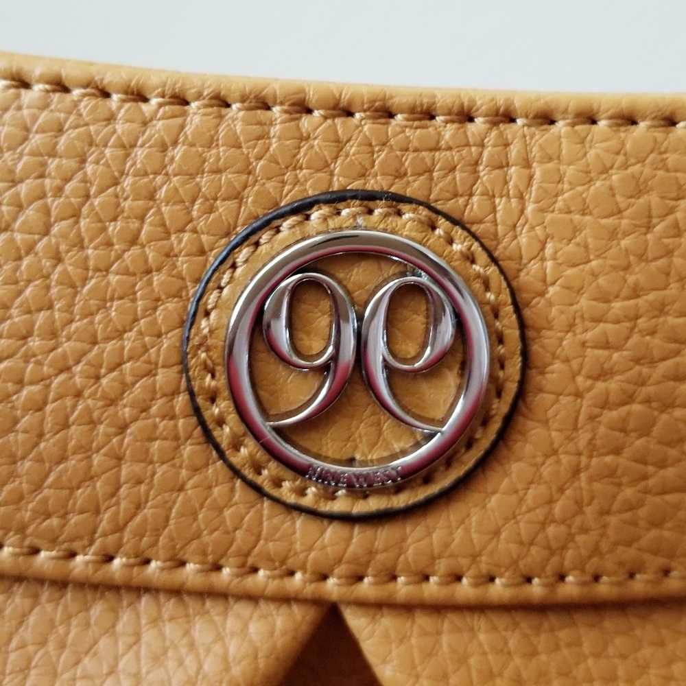 Handbag - Picture 4 of 5